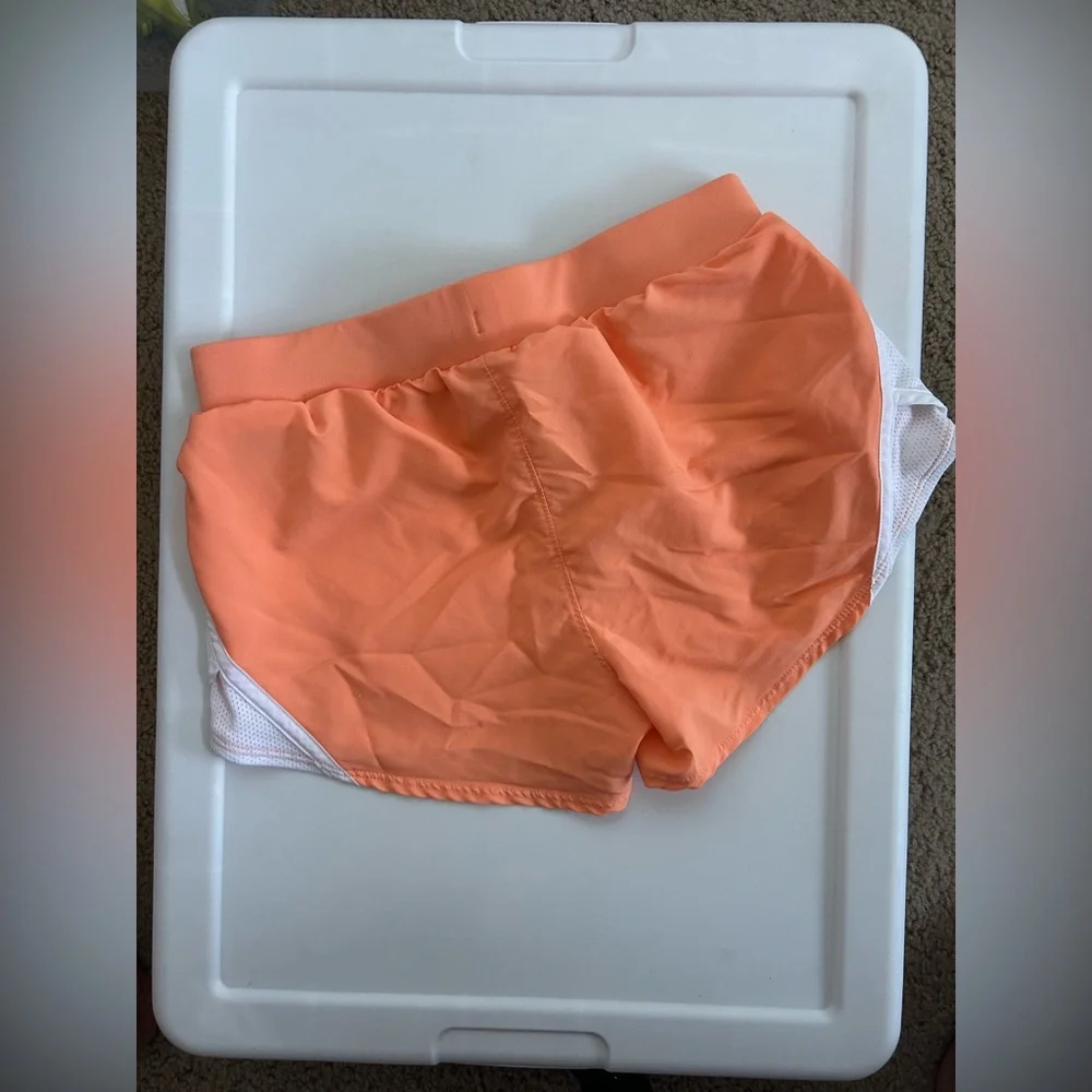 EUC Girls Under Armour Shorts